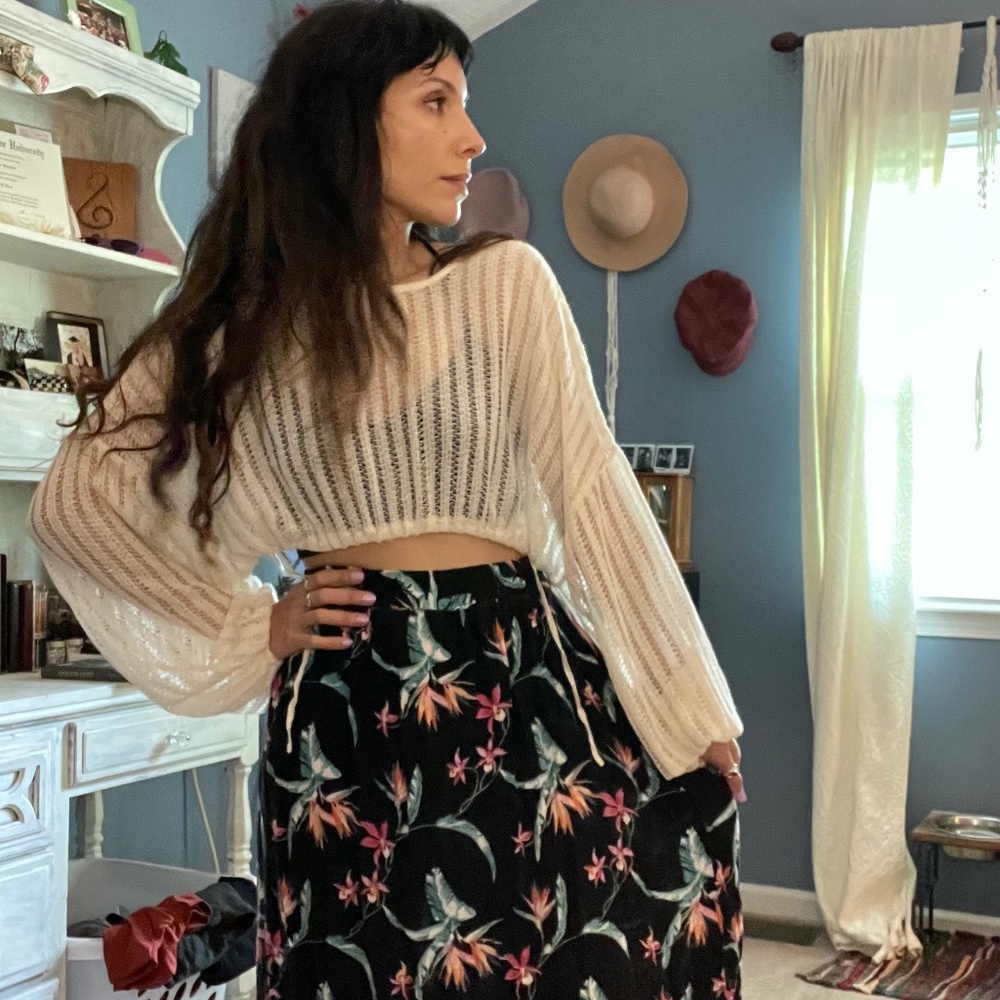 Knitted lace flowy crop top